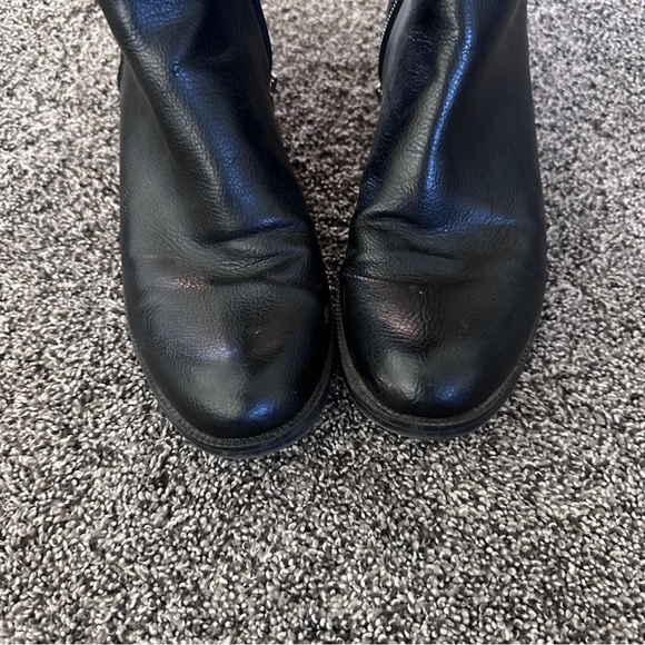 Tommy Hilfiger Black Leather Riding Boots, Gold Accents, Size 9M, Elegant Style - Picture 11 of 16